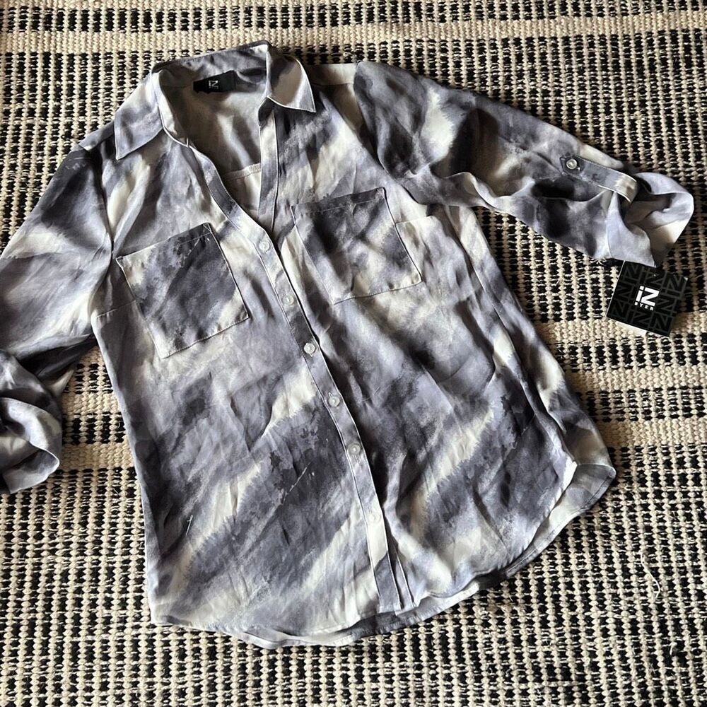 Iz Byer Size XS gray and white 3/4 sleeve blouse NWT